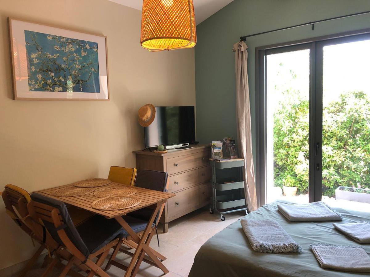 Apartament Gite De Notre Dame Saint-Étienne-du-Grès Zewnętrze zdjęcie